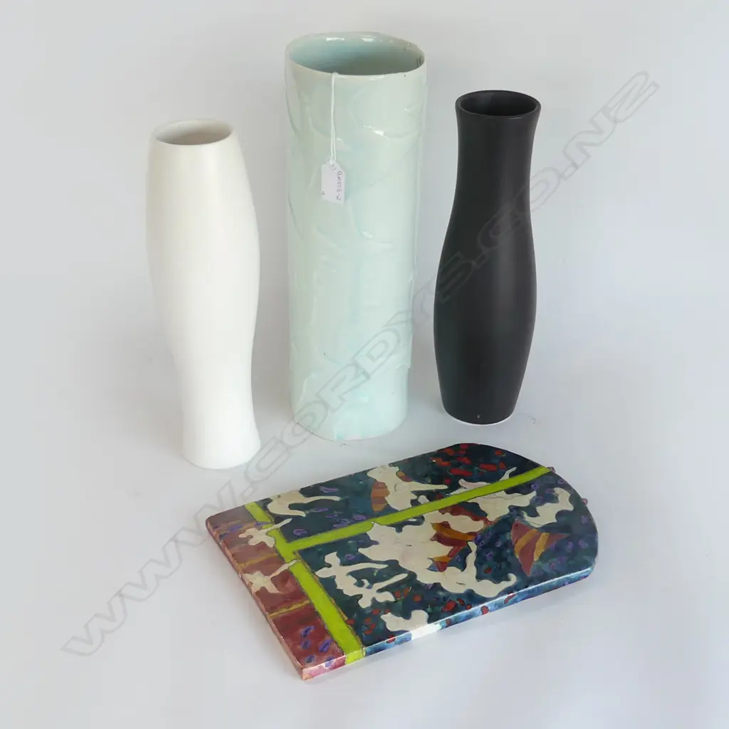 STUDIO POTTERY WALL ART, VASES AND PATTERNED MELAMINE TRAYS Image 1++