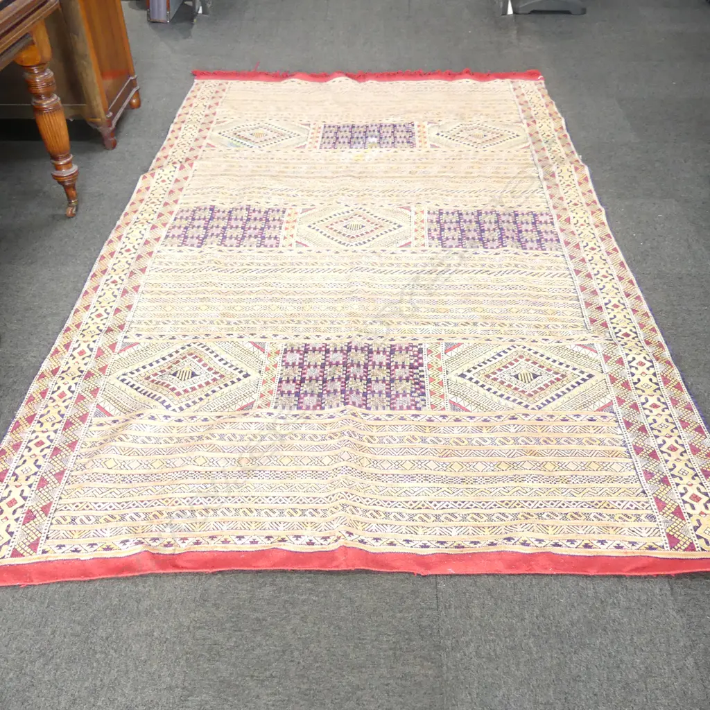 LG HAND WOVEN RUG 1840x2900mm Image 1++