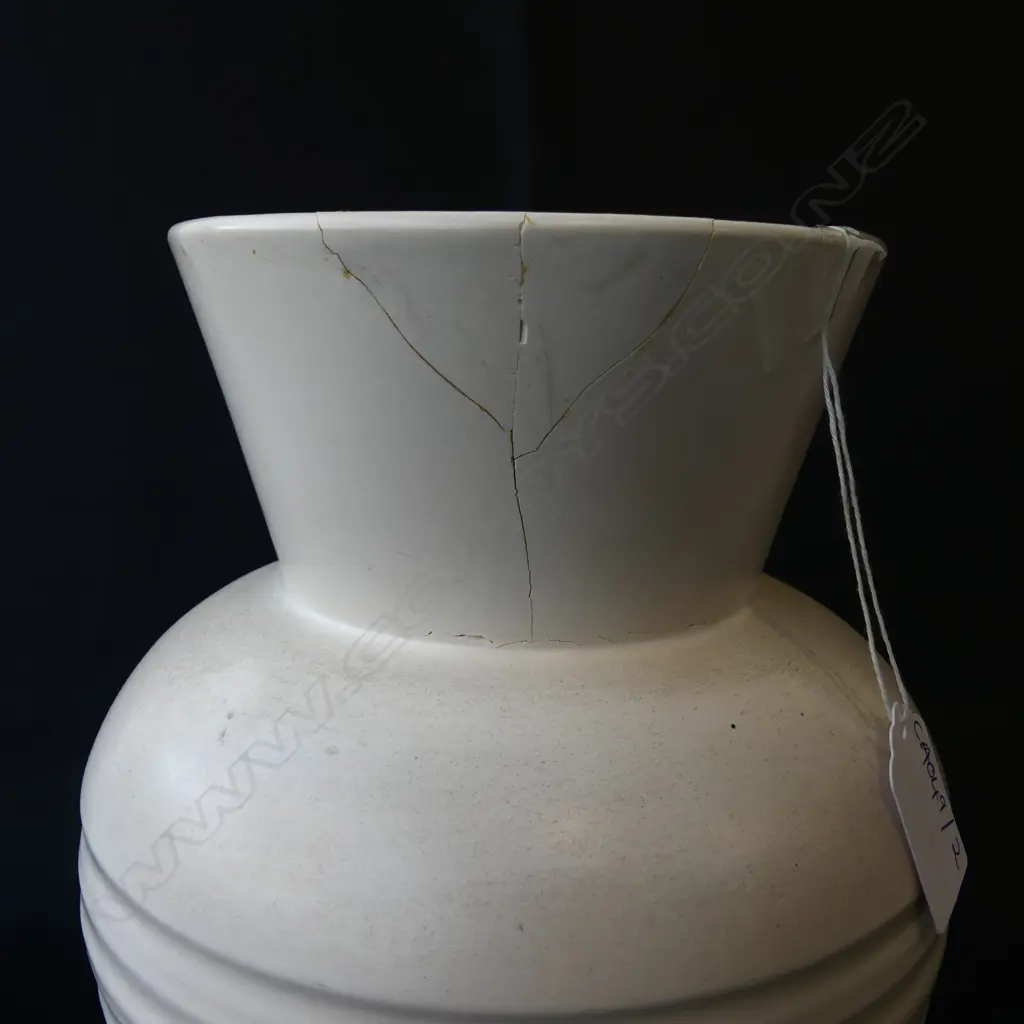 WHITE CROWN LYNN VASE #667 H.255mm FAULTED Image 1++