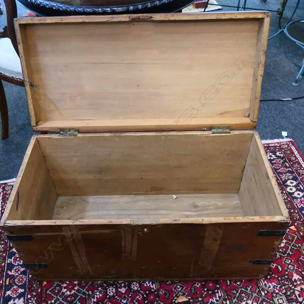 COLONIAL KAURI TRUNK TOOL/BLANKET CHEST. 810x390x430mm Image 1++