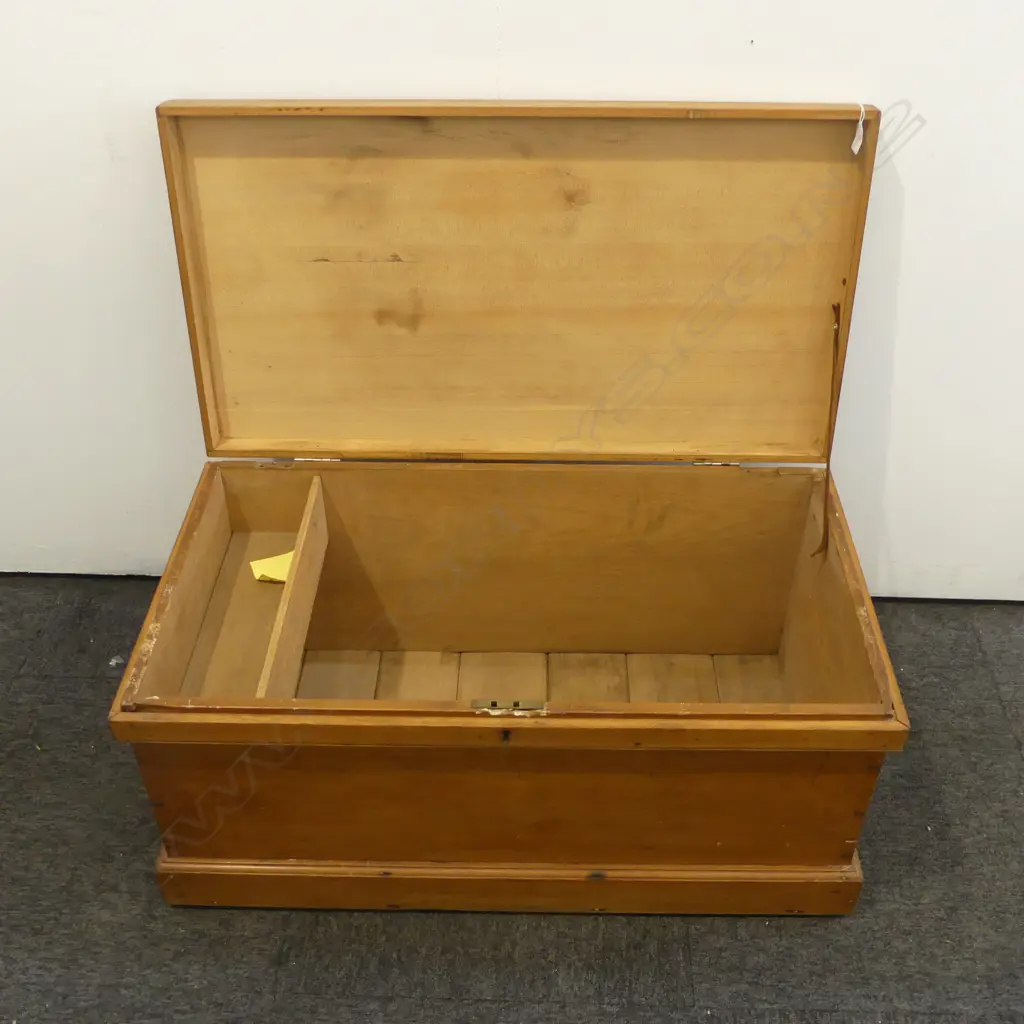 WOODEN BLANKET BOX 855x465x415mm Image 1++