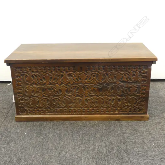 LG SCOTTISH DEEDS BOX w FINELY CARVED FRONT W.600 D.270 H.280mm