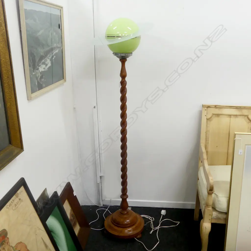 WOODEN BARLEYTWIST STANDARD LAMP w. DECO GREEN SHADE H.1700mm Image 1++
