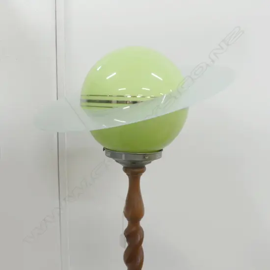 WOODEN BARLEYTWIST STANDARD LAMP w. DECO GREEN SHADE H.1700mm