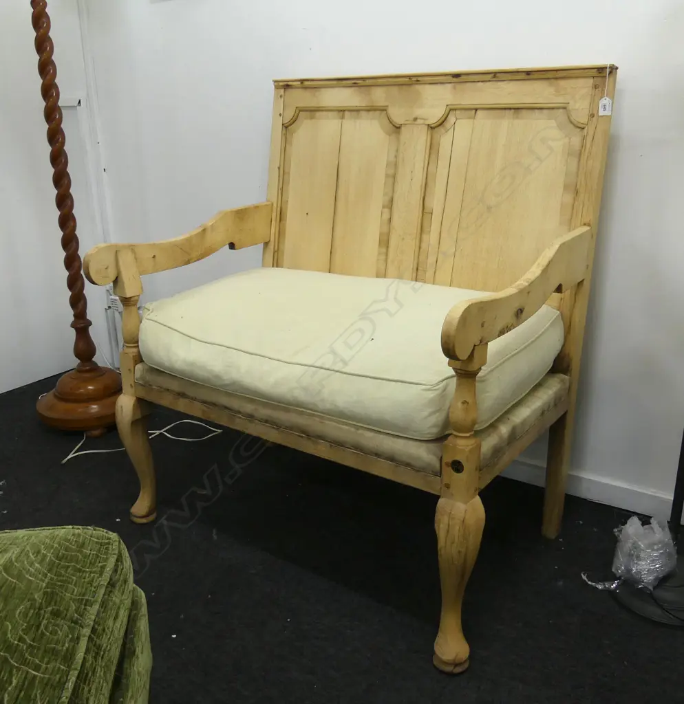 BLONDE OAK SETTEE 950x670x1060mm - split in back board Image 1++