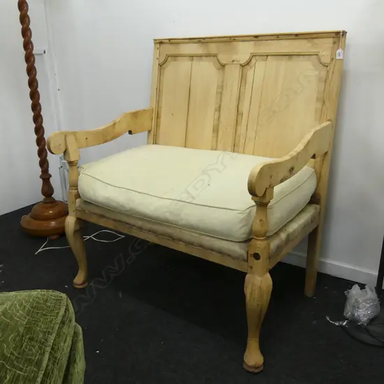 BLONDE OAK SETTEE 950x670x1060mm - split in back board