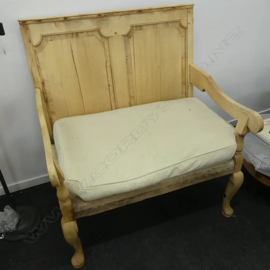 BLONDE OAK SETTEE 950x670x1060mm - split in back board Image 1++