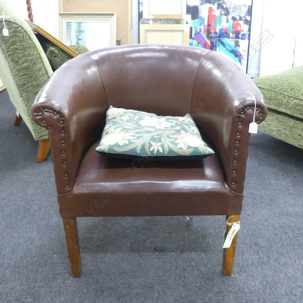 BROWN VINYL CLUB CHAIR Image 1++