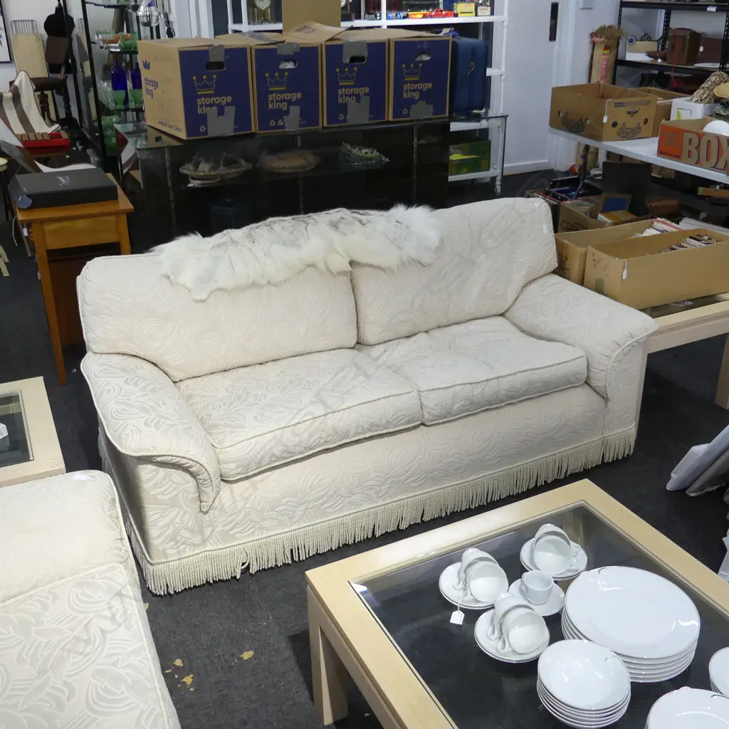 OFF WHITE SOFA w. TASSEL TRIM 1820x900x800mm Image 1++