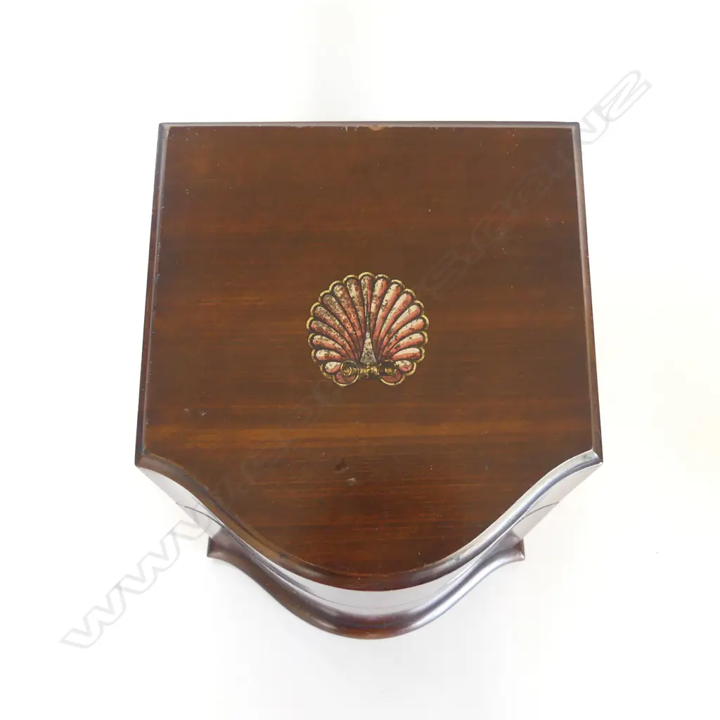 UNUSUAL OLD KAURI VERSION OF A REGENCY KNIFE BOX WITH TRANSFER OF WHAT WOULD HAVE BEEN THE TYPE OF INLAY. 260X280X320mm Image 1++