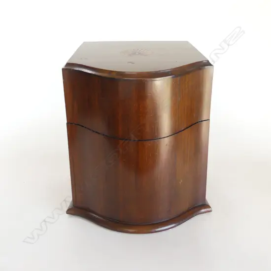 UNUSUAL OLD KAURI VERSION OF A REGENCY KNIFE BOX WITH TRANSFER OF WHAT WOULD HAVE BEEN THE TYPE OF INLAY. 260X280X320mm