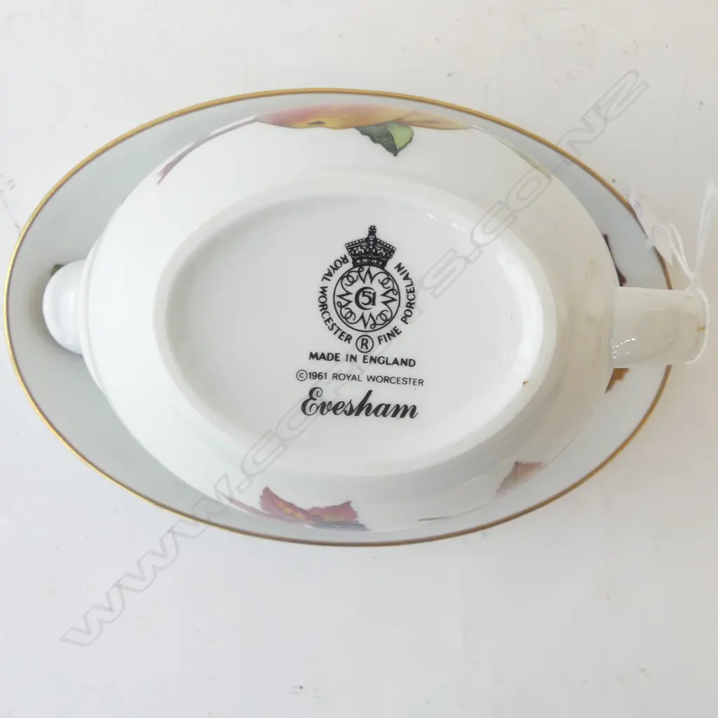 ASST. QUALITY CHINA; 2 SHELLEY C/S, R. ALBERT C/S, WEDGWOOD TRIO, R. WORCESTER EVESHAM SAUCEBOAT ETC Image 1++