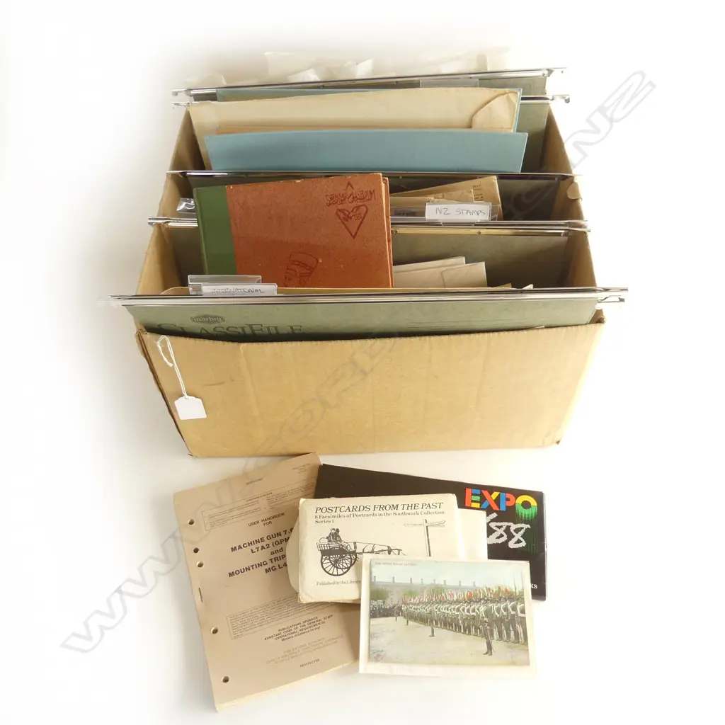 LARGE COLLECTION NZ & WORLD STAMPS Image 1++