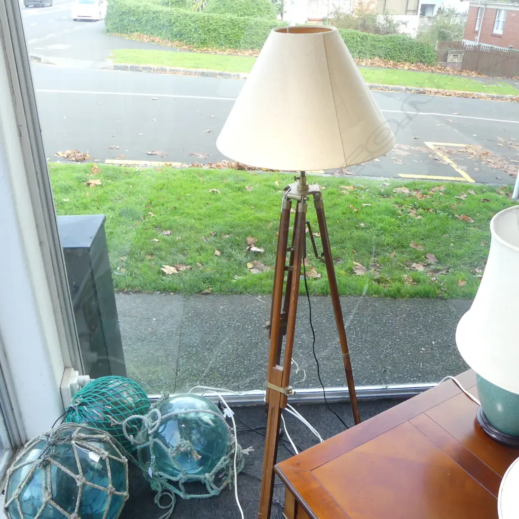 TRIPOD FLOOR LAMP H.1550mm Image 1++