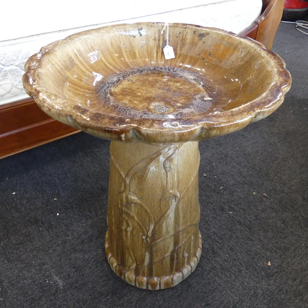 BROWN GLAZED CERAMIC BIRD BATH H.625mm, 520m dia Image 1++