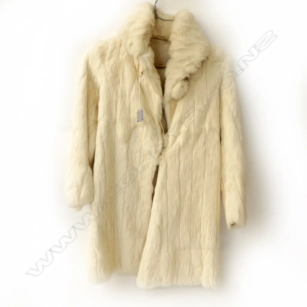 LADYS WHITE ERMINE FUR JACKET L820MM Image 1++