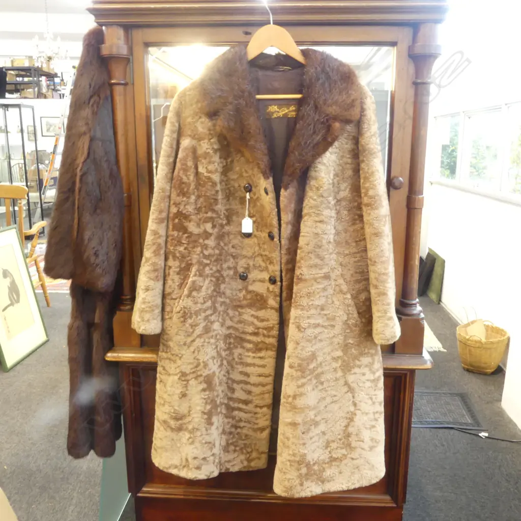 RETRO JACKET w. FUR COLLAR Image 1++