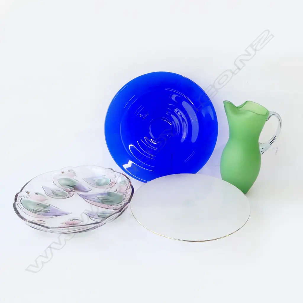 4 PCES GLASS; 2 LG PLATES 375mm dia, COMPORT, KOSTA BODA JUG H.280mm Image 1++
