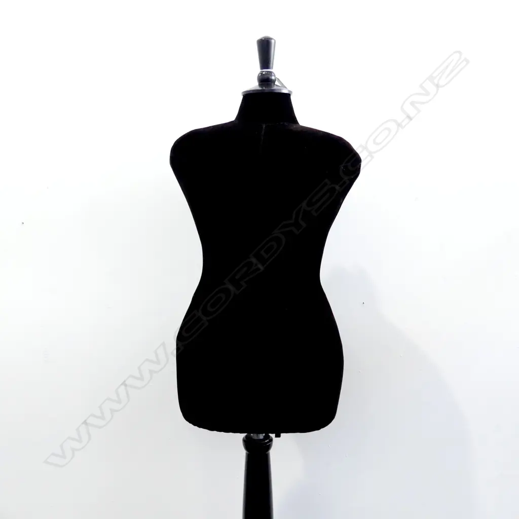 BLACK VELVET MANNEQUIN H.1460mm Image 1++