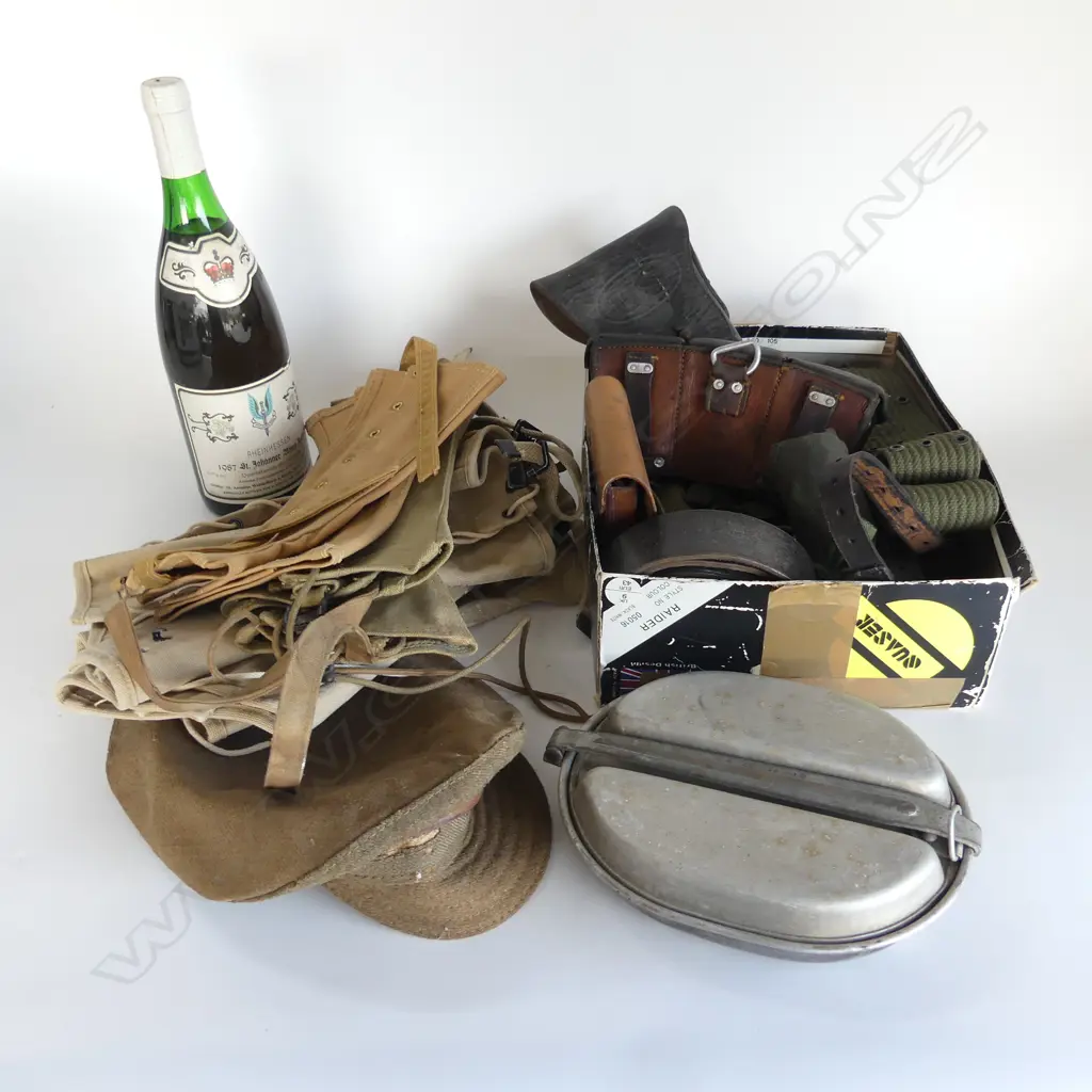 BOX OF VINTAGE WW2 CAP PUTTIES  LEATHER HOLSTER MESS TIN ETC Image 1++