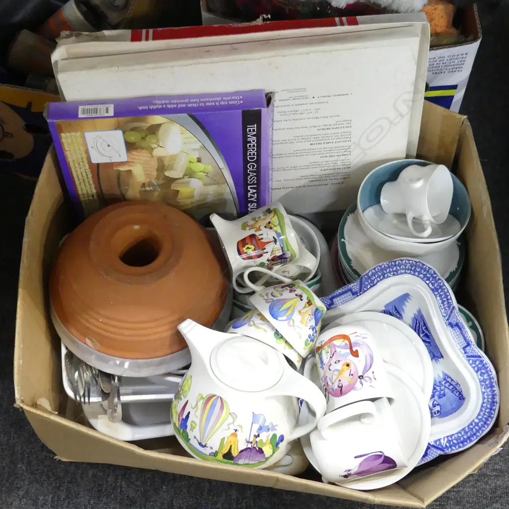 ASST. CHINA INCL. 9 PCE VILLEROY & BOCH 'LE BALLON' PART TEA SET, PLACEMATS, ETC Image 1++