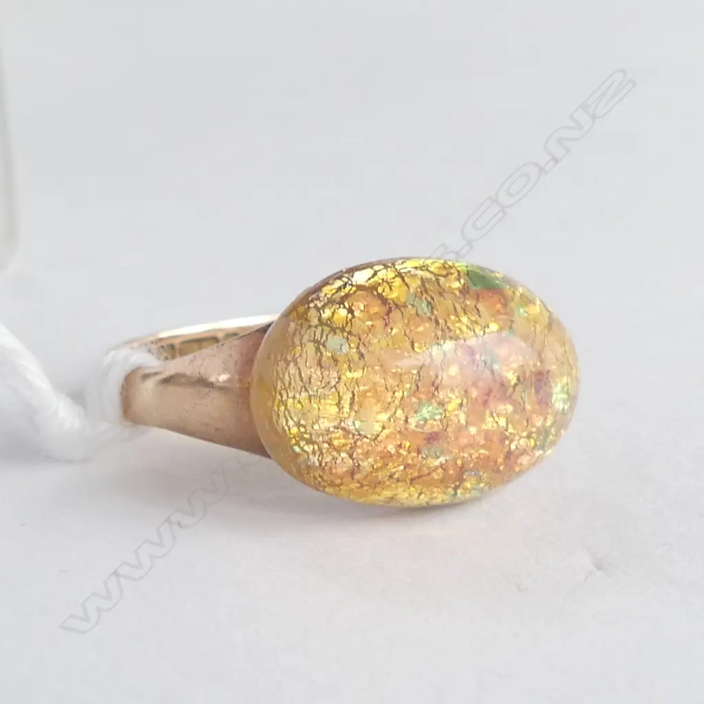 9ct GOLD RING w FAUX OPAL 4.15gm SIZE Q Image 1++