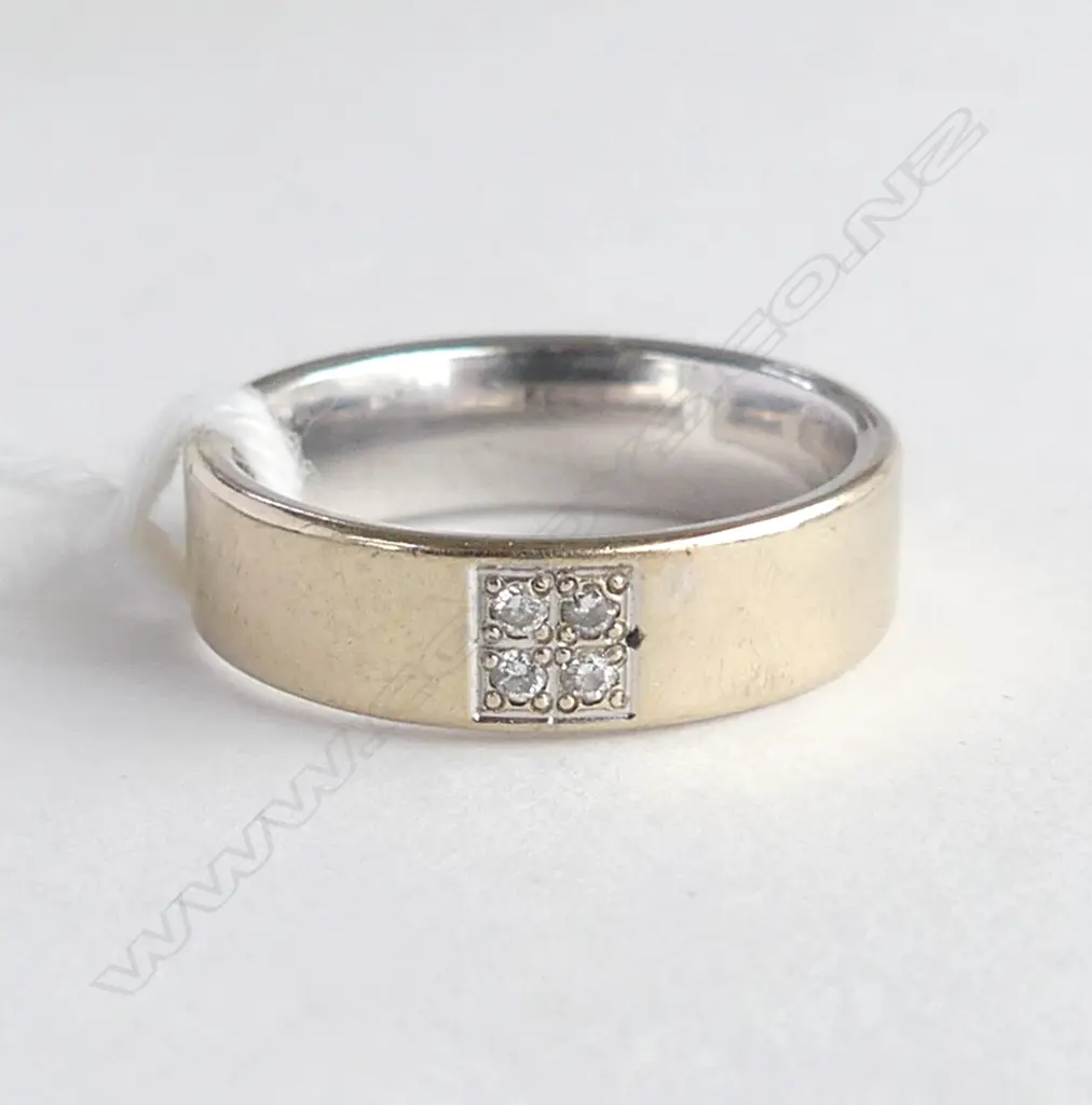 18ct WHT GOLD DIAMOND RING 5.7gm Image 1++