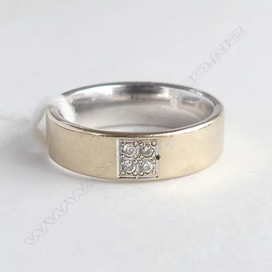 18ct WHT GOLD DIAMOND RING 5.7gm