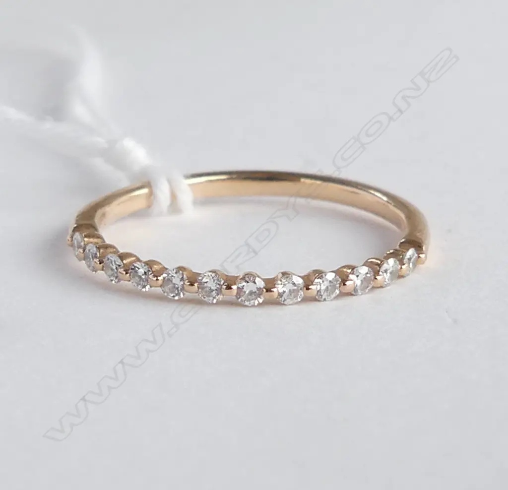 18ct DIAMOND SET BAND 0.20ct, 1.4gm SIZE N Image 1++