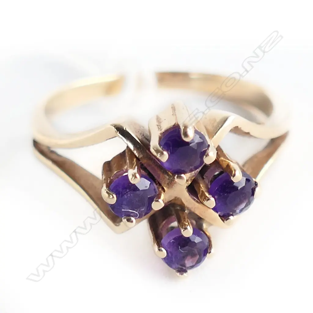 9CT RING  WITH 4 AMETHYST STONES 3.3gms SIZE O 1/2 Image 1++