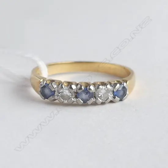 18ct gold SAPPHIRE & DIAMOND BAND RING 2.65gms SIZE N