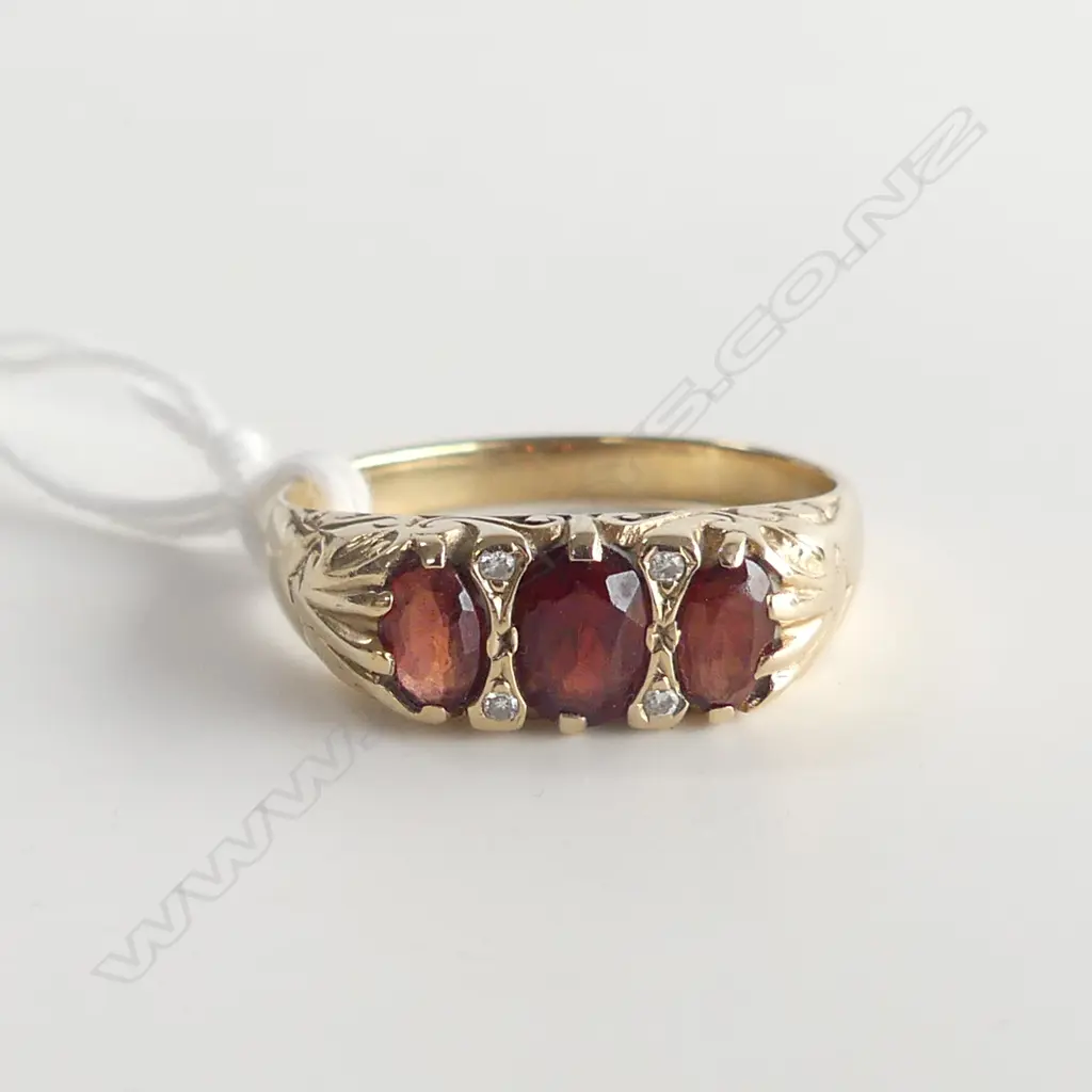 9ct GOLD 3 GARNET & DIAMOND  RING 2.8gms SIZE S Image 1++