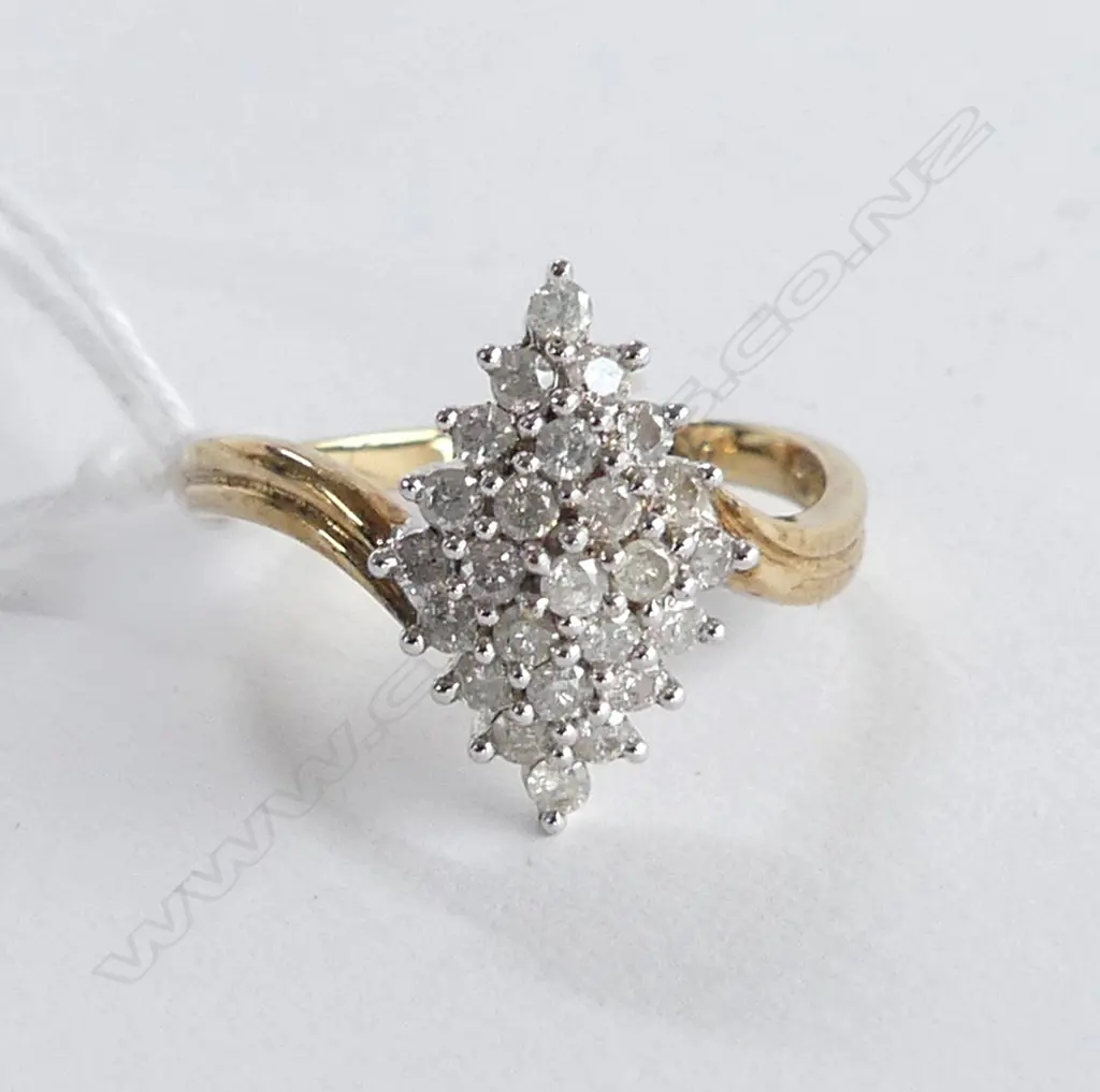 9ct GOLD & 0.50CT DIAMOND CLUSTER RING 2.71gms SIZE P Image 1++