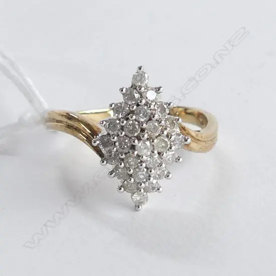 9ct GOLD & 0.50CT DIAMOND CLUSTER RING 2.71gms SIZE P
