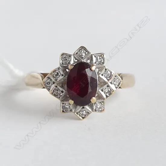 VINTAGE 9ct GARNET & DIAMOND CLUSTER RING 2.88gms SIZE Q