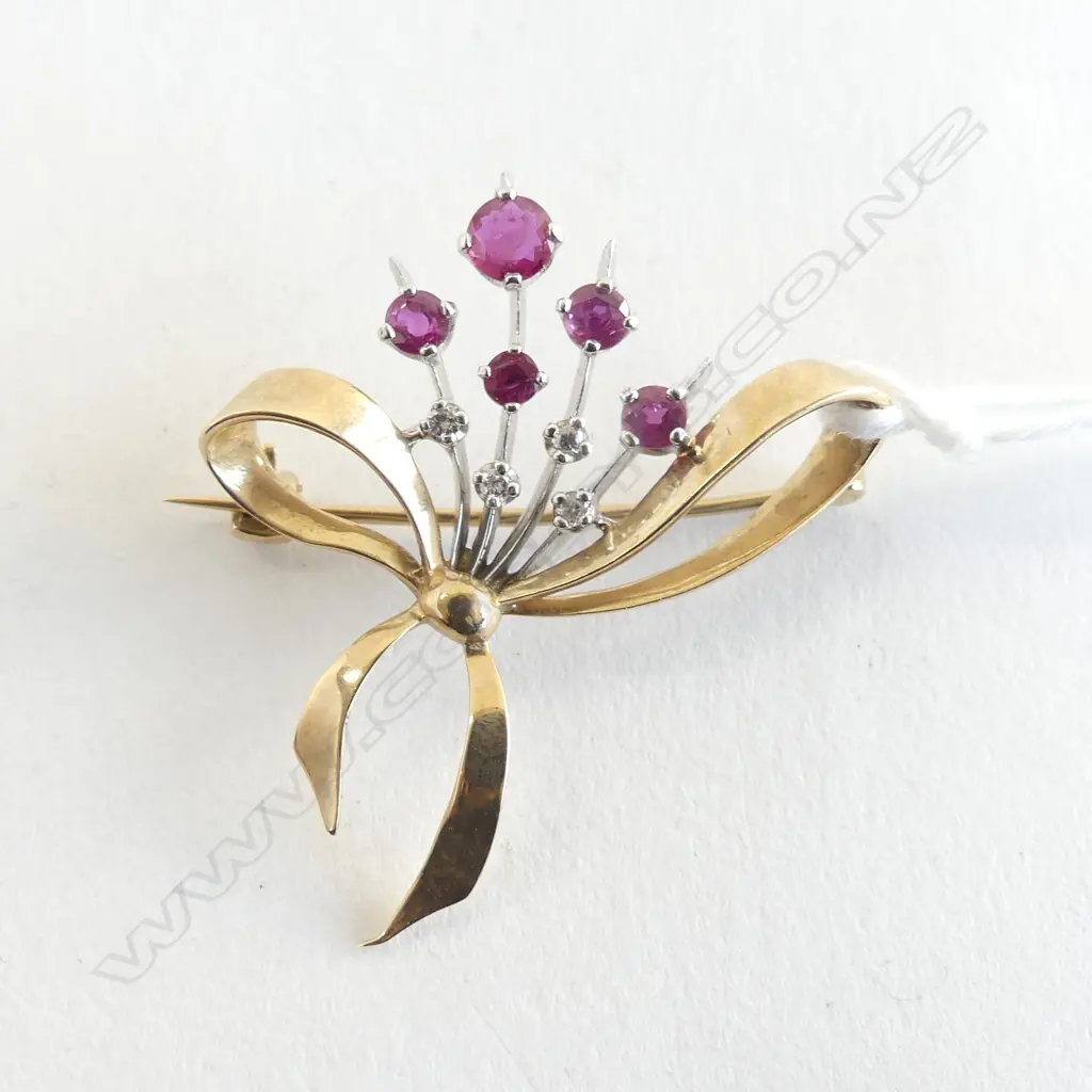 9ct yellow & white GOLD DIAMOND & RUBY BOW BROOCH 4.5gmd Image 1++