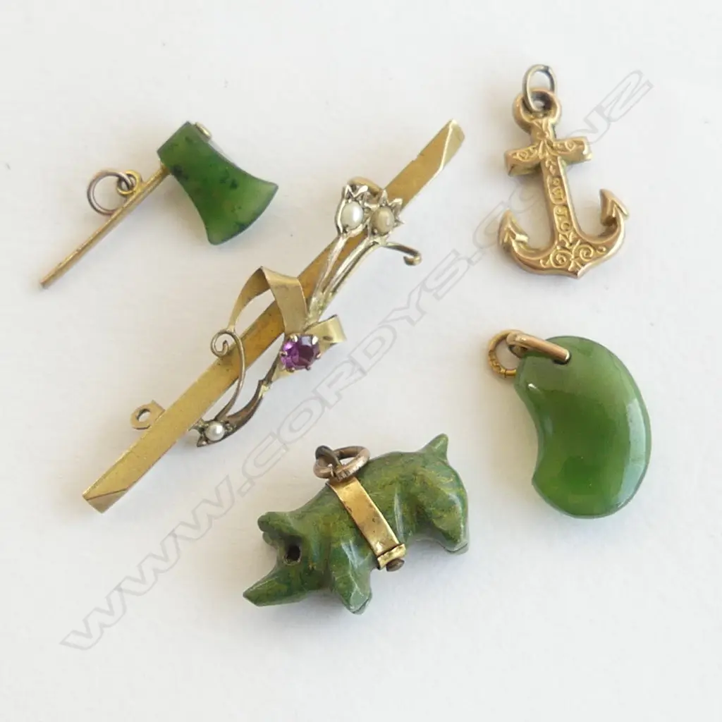 9CT BAR BROOCH 1.4gms + 4 CHARMS (3 GREENSTONE) Image 1++