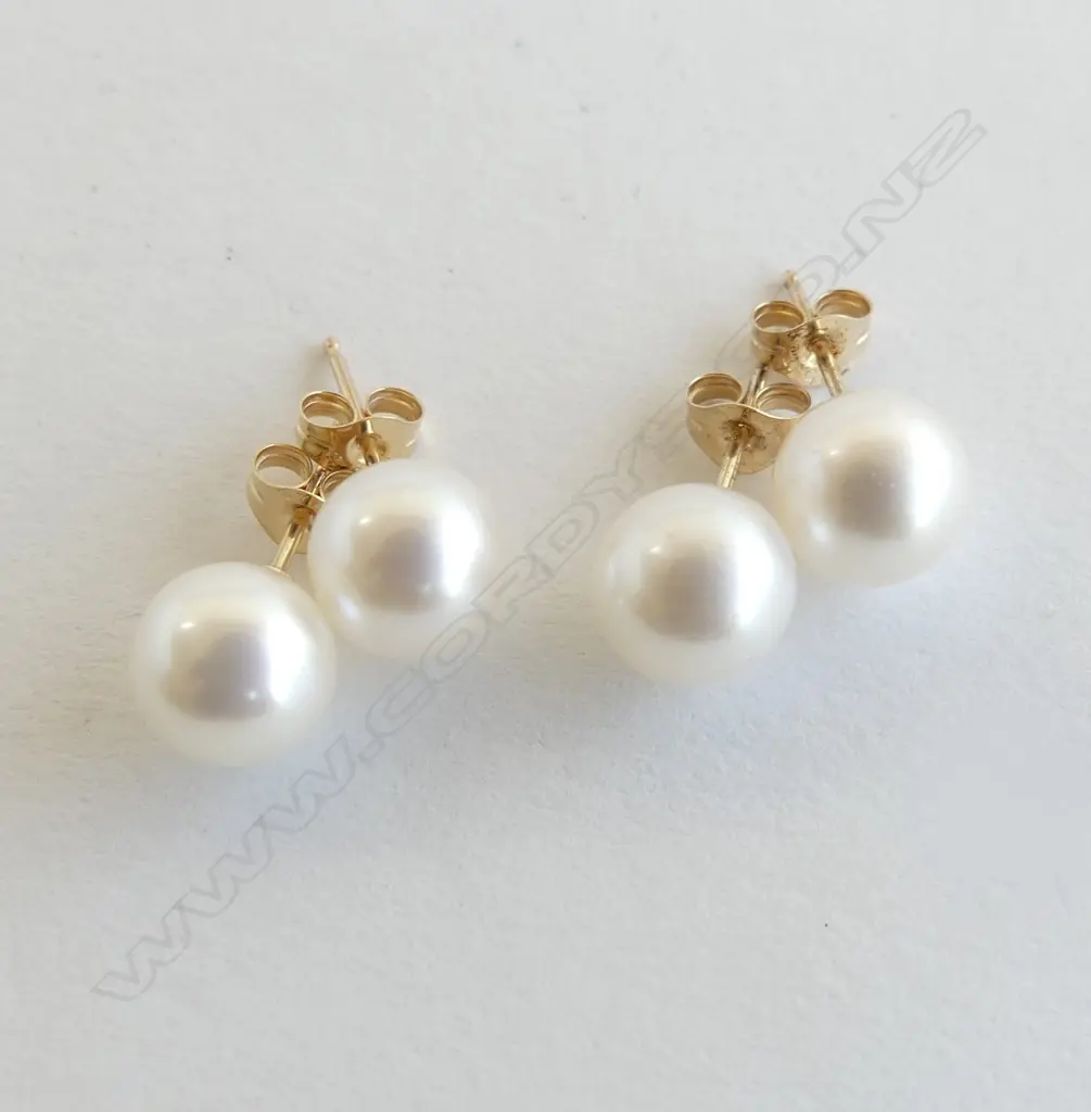 2 PRS 9ct AKOYA CULTURED PEARL EARRINGS (new old stock) Image 1++