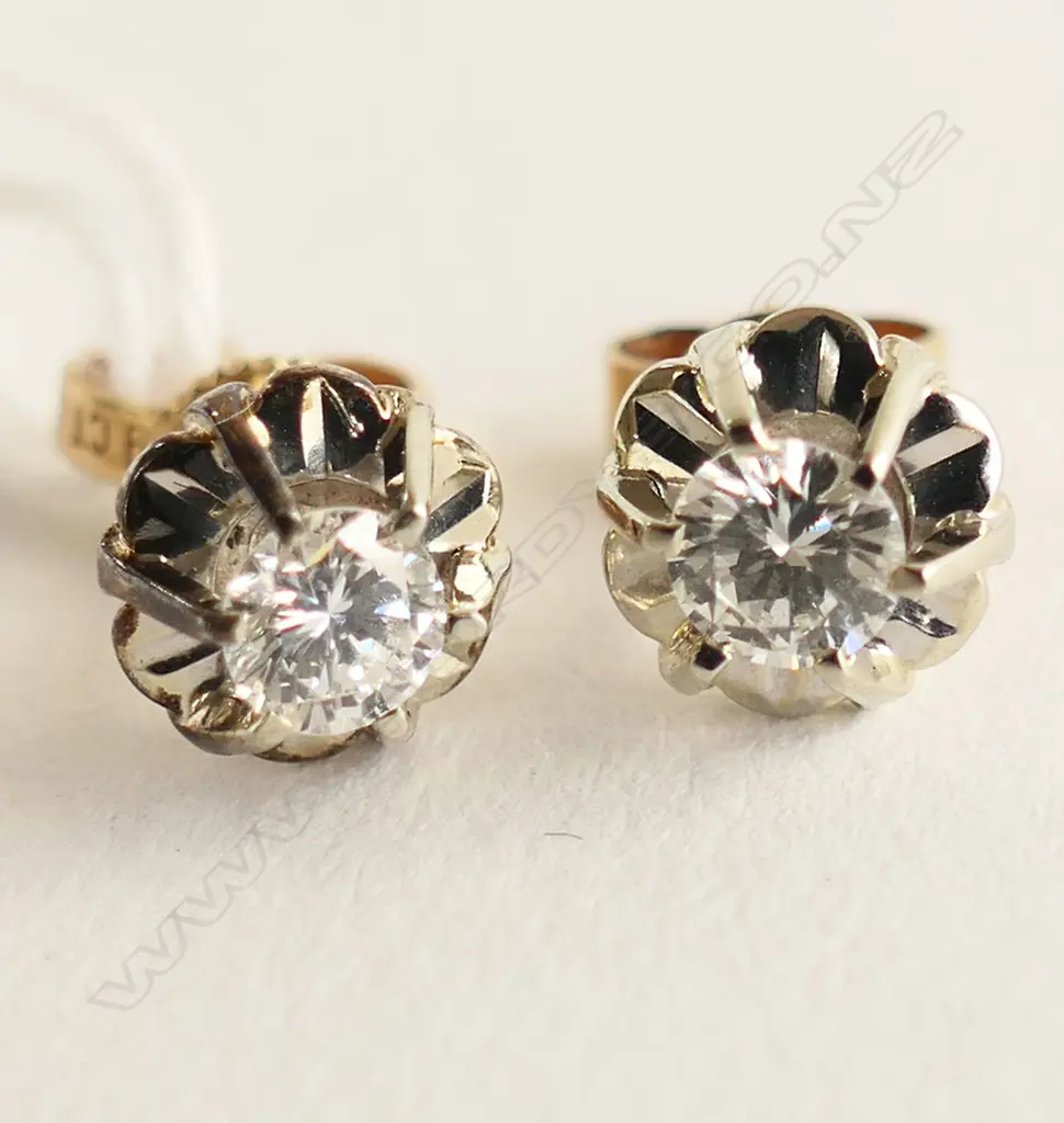 PR 18CT yellow & white GOLD & DIAMOND SOLITAIRE EARRINGS w 9ct butterflies approx 0.22ct ea. Image 1++