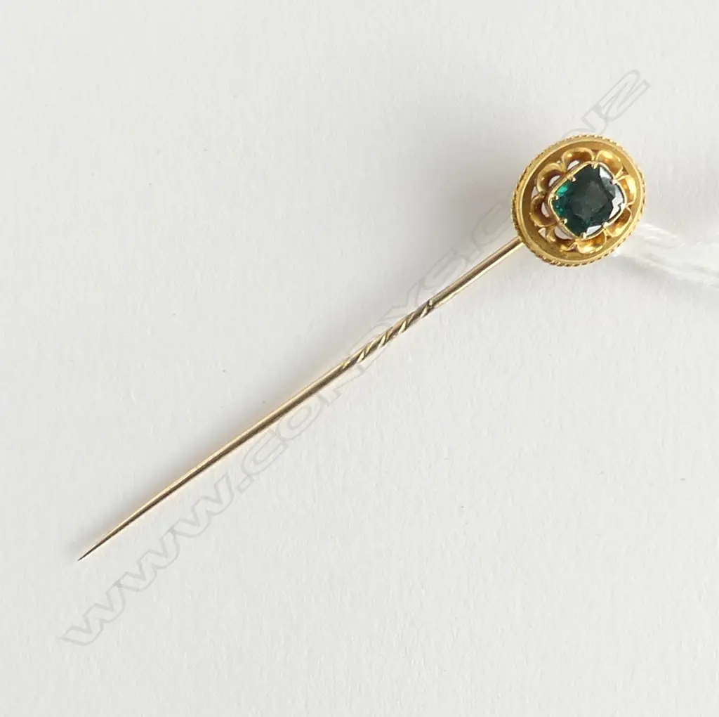 18ct GOLD HAT/TIE PIN w green stone L.70mm 2.9gms top testing as 18ct the pin as 14ct Image 1++