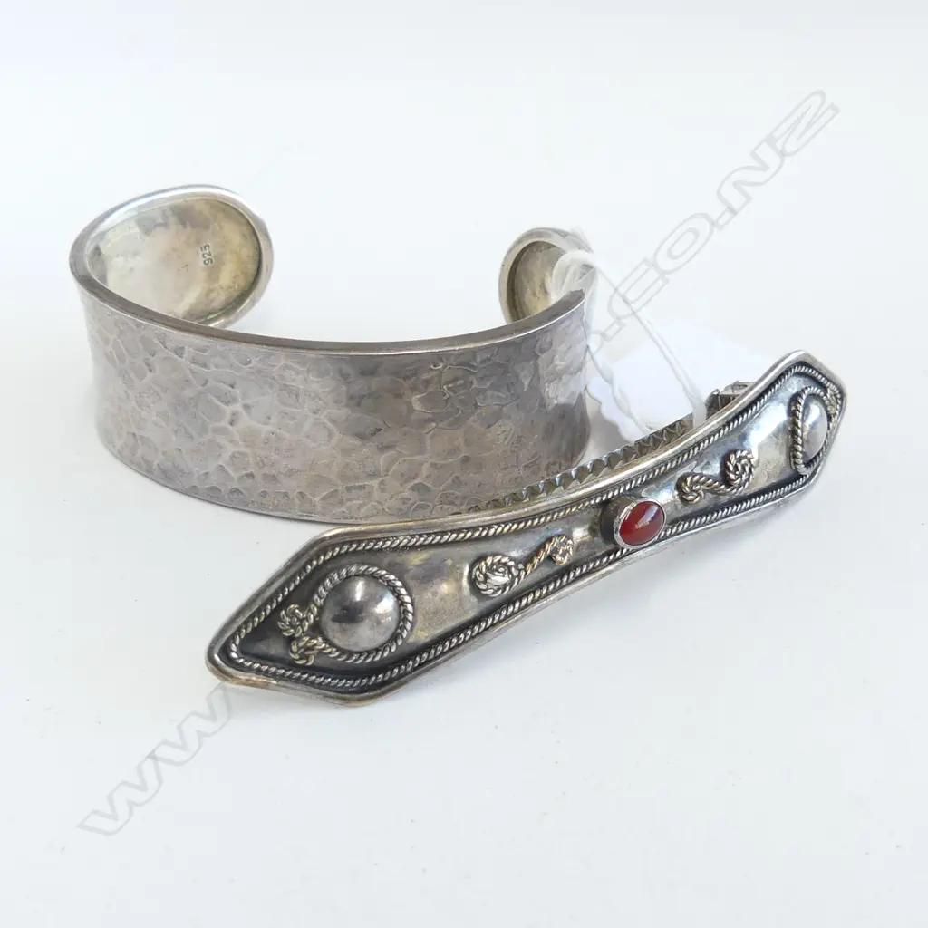 SILVER HAMMER FINISHED CUFF & HANDCRAFTED SILVER HAIR CLIP Image 1++