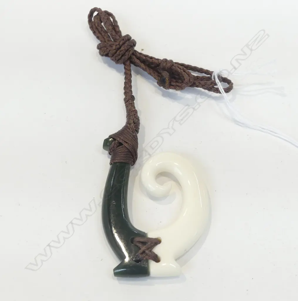 POUNAMU BONE BOUND MATAU Image 1++