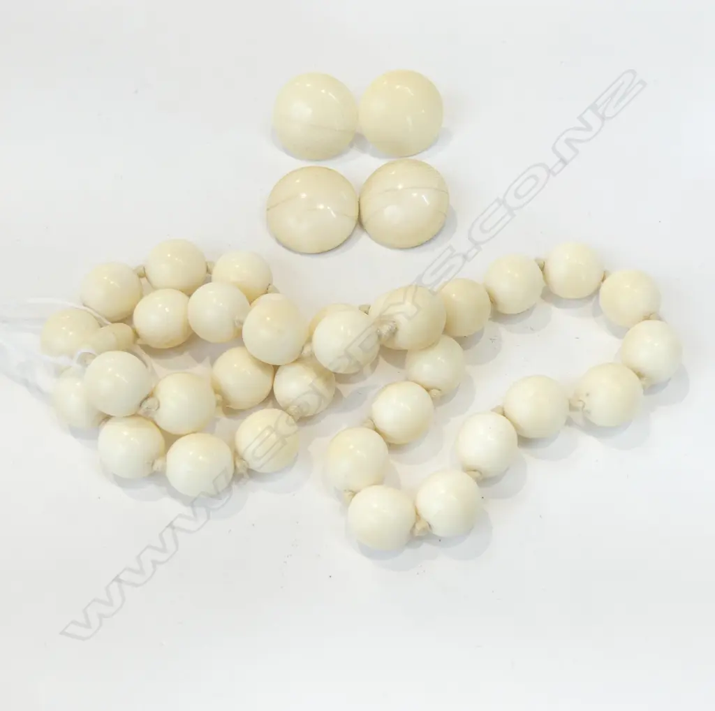 LGE IVORY UNIFORM BEAD VINTAGE NECKLACE L.500mm + 2 PRS IVORY DISC EARRINGS Image 1++