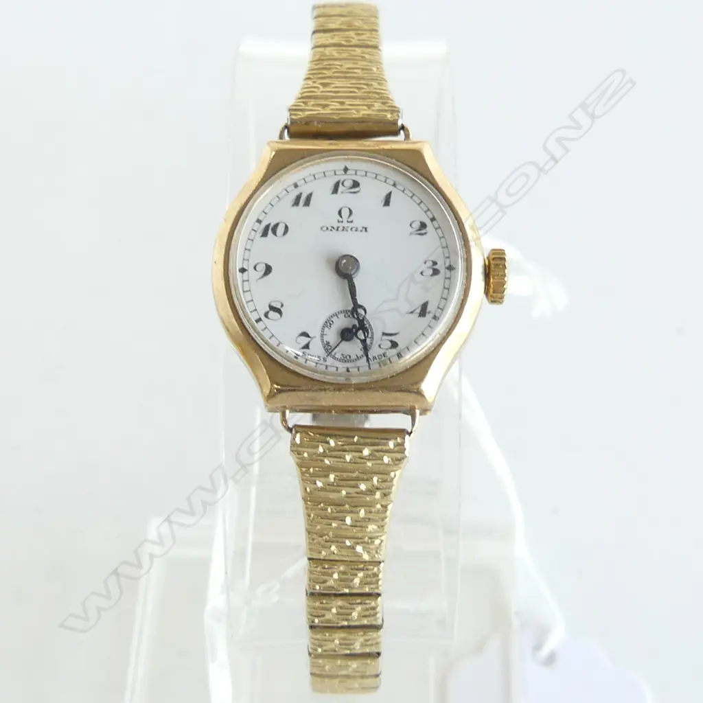 9ct GOLD CASED LADIES VINTAGE OMEGA WRISTWATCH strap plated small repair to dial edge not seen through the glass Image 1++