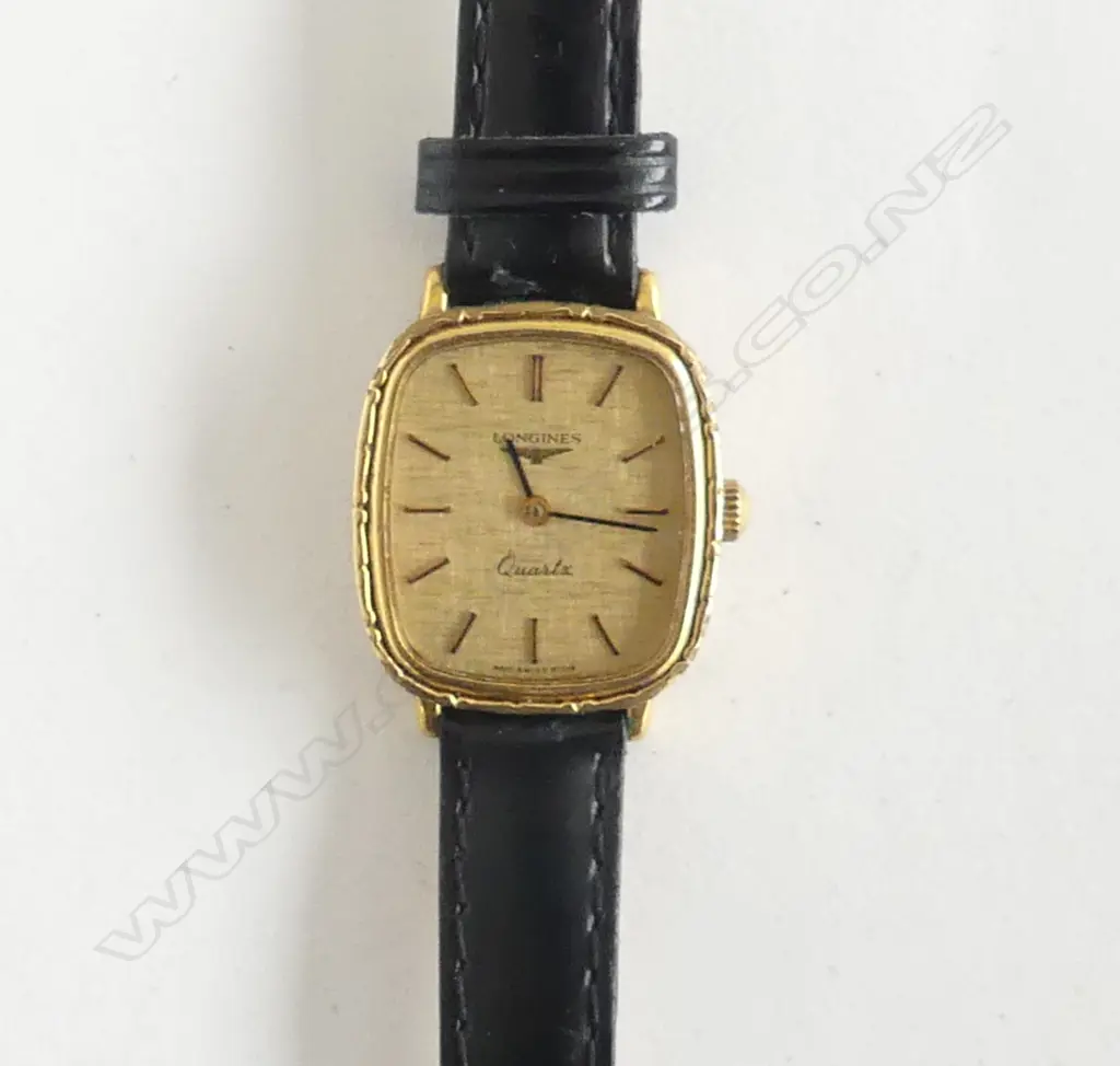 VINTAGE LADIES LONGINES WATCH w BOX Image 1++