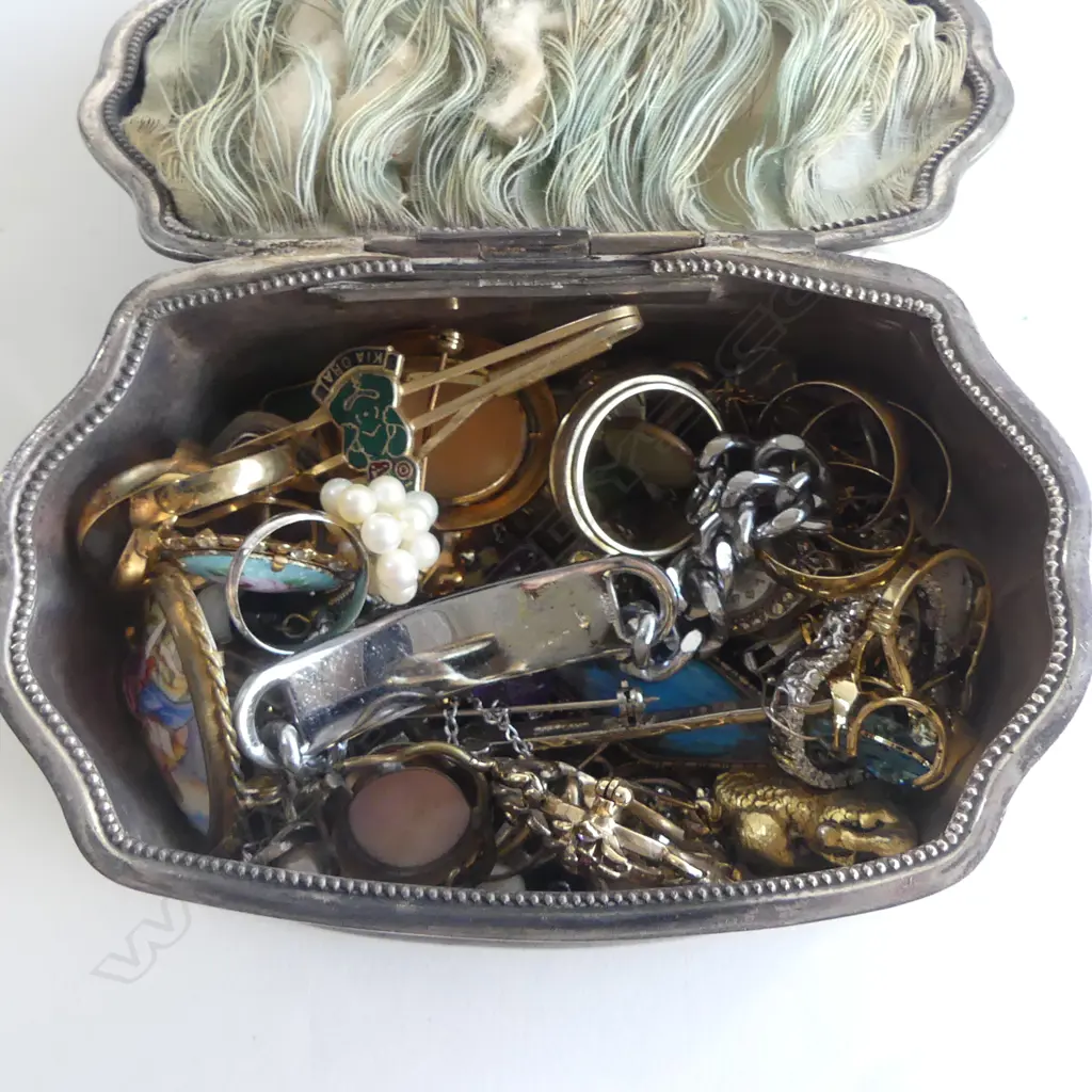 OLD JEWELLERY BOX of COSTUME JEWELLERY Image 1++