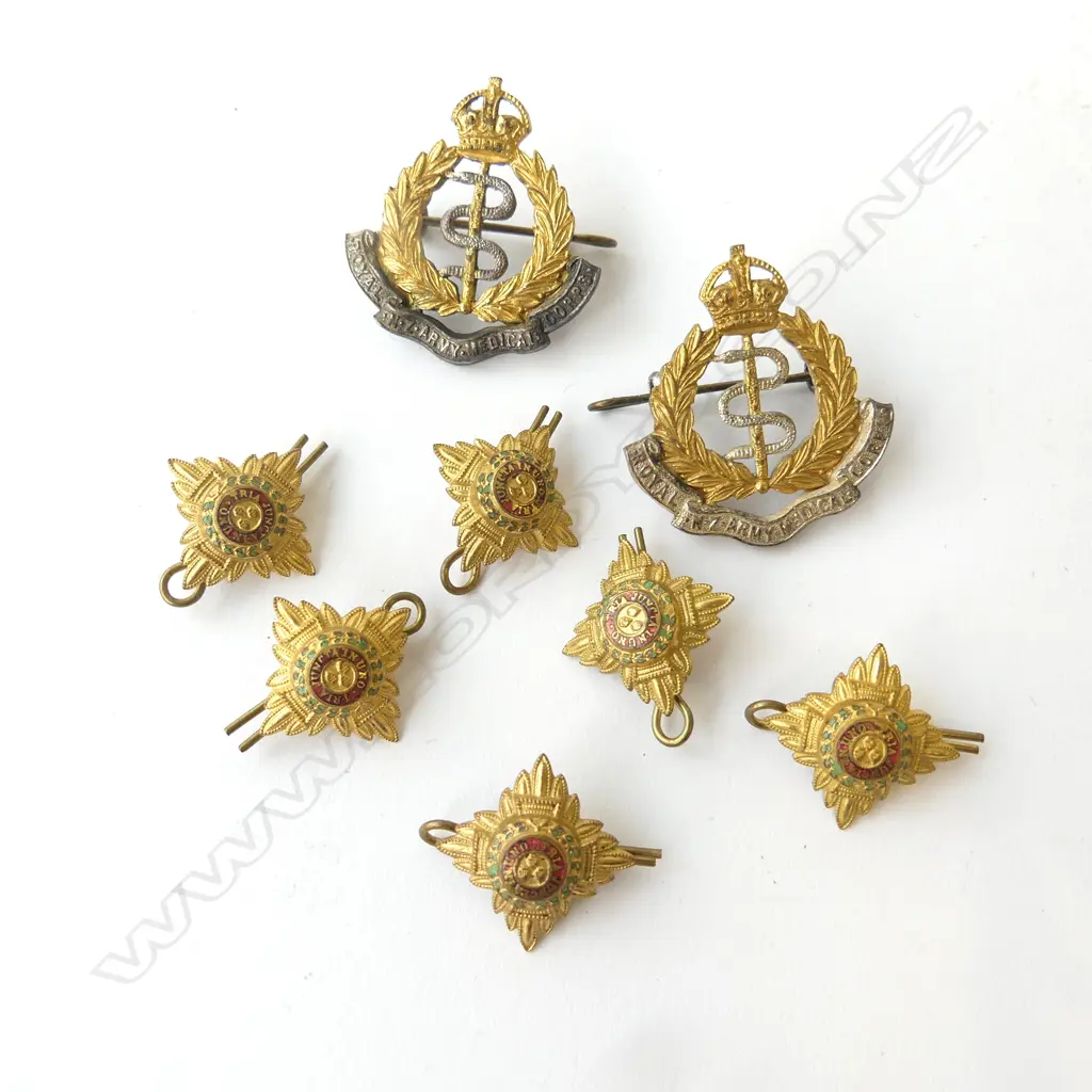 ASSORTED WW2 NZ MEDICAL CORPS BADGES & BUTTONS Image 1++