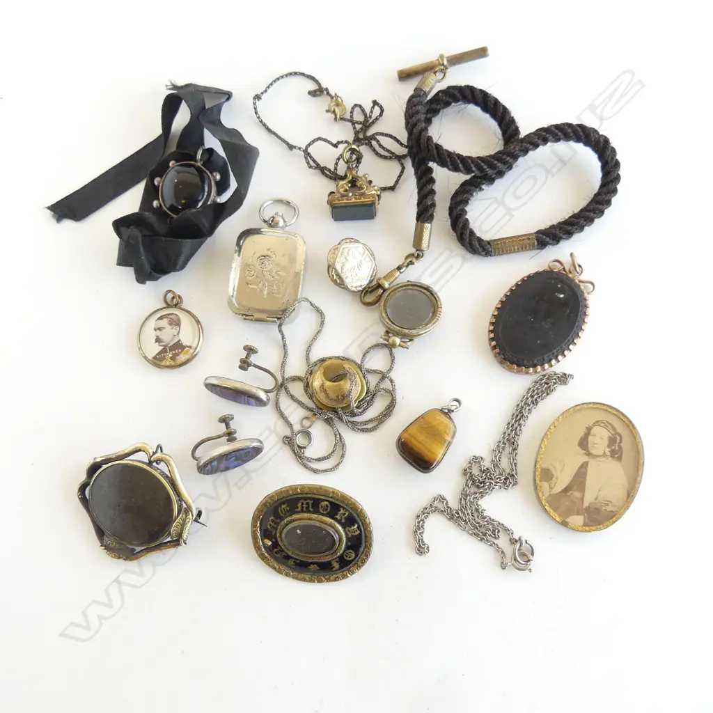 ASST. ANTIQUE JEWELLERY Image 1++