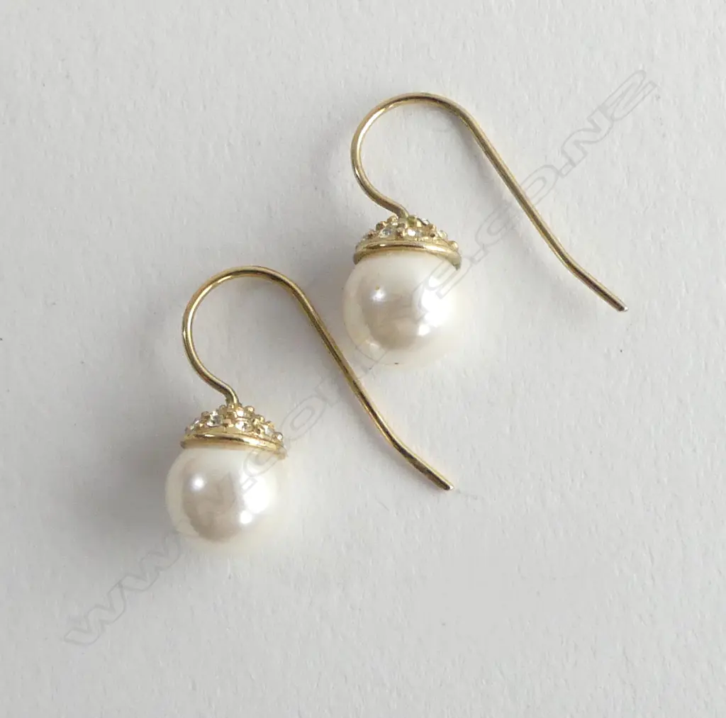 PR COSTUME PEARL HOOK EARRINGS Image 1++