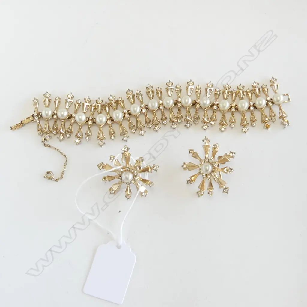 COSTUME BRACELET + PR STAR EARRINGS Image 1++